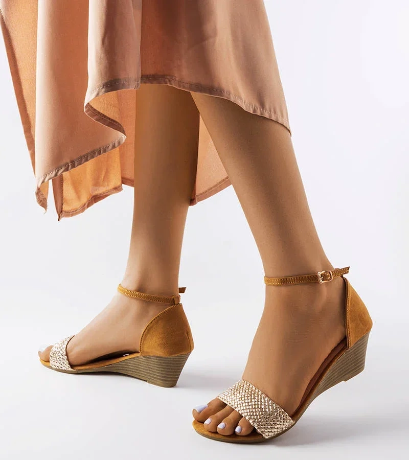 Zlaté sandály Veltri na platformě a podpatku