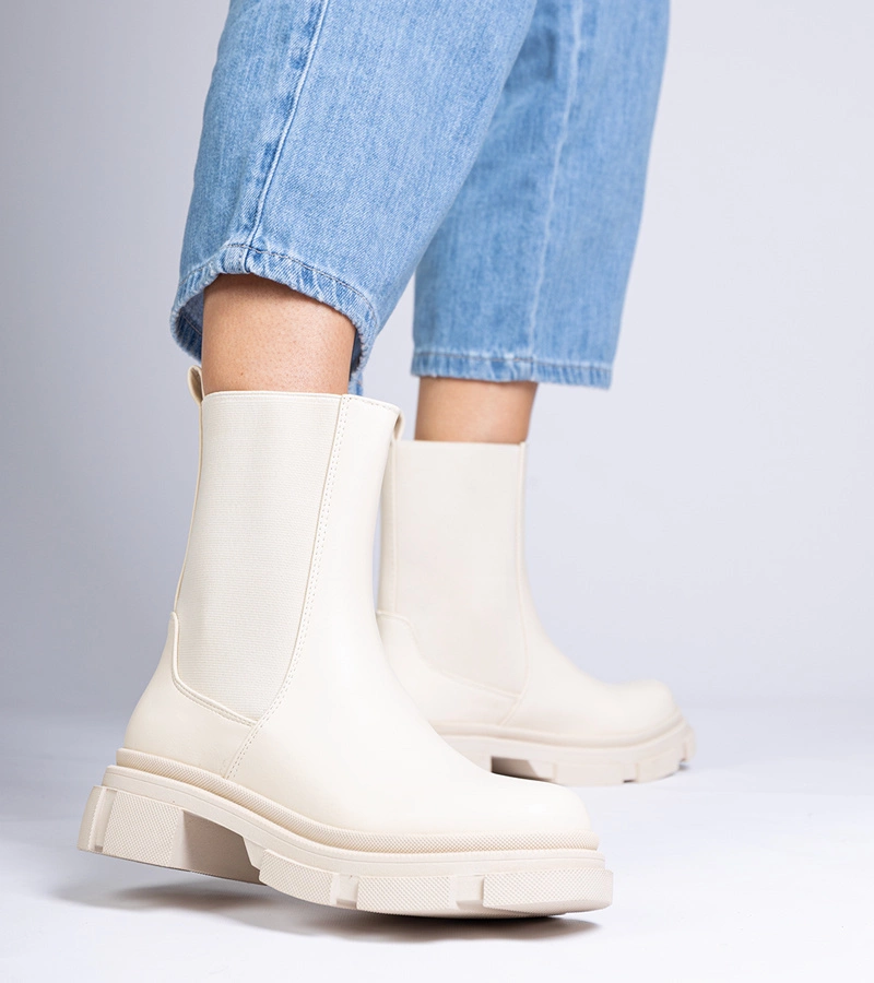 Béžové kotníkové boty s elastickým svrškem Beringo