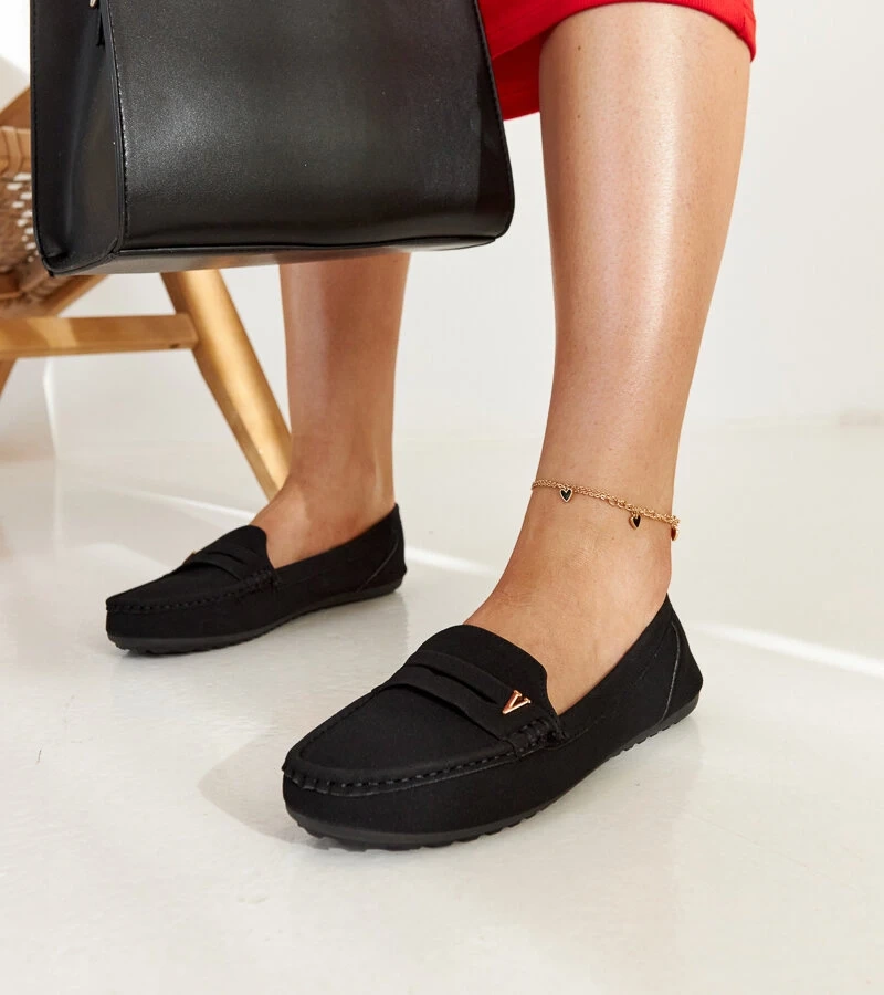 Černé mokasíny s matnou úpravou Rubiania