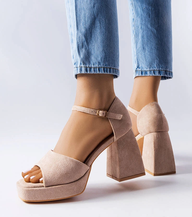 Béžové sandály s módním podpatkem Vinceza