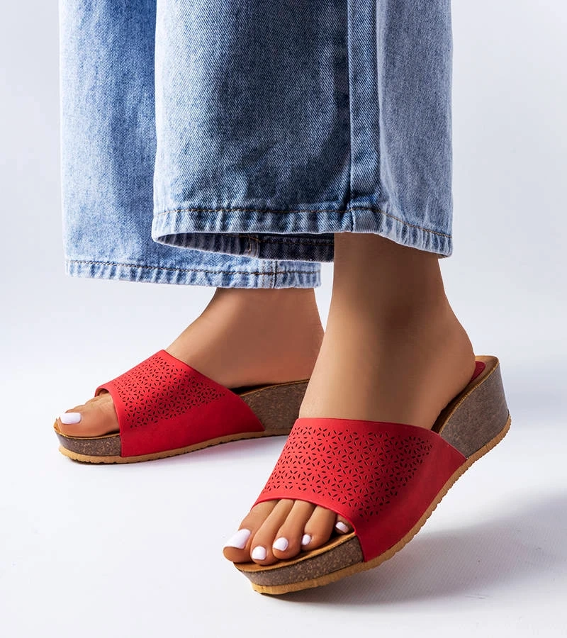 Červené prolamované žabky Bourque na podpatcích