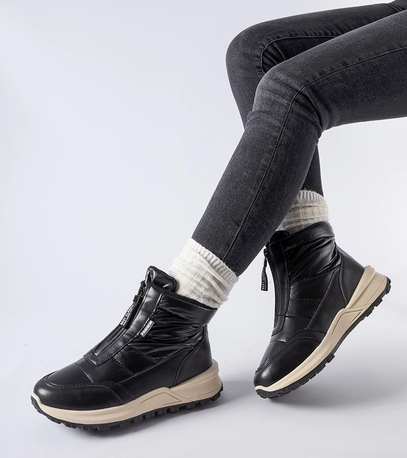 Černé zateplené sněhule se zipem Ritter.