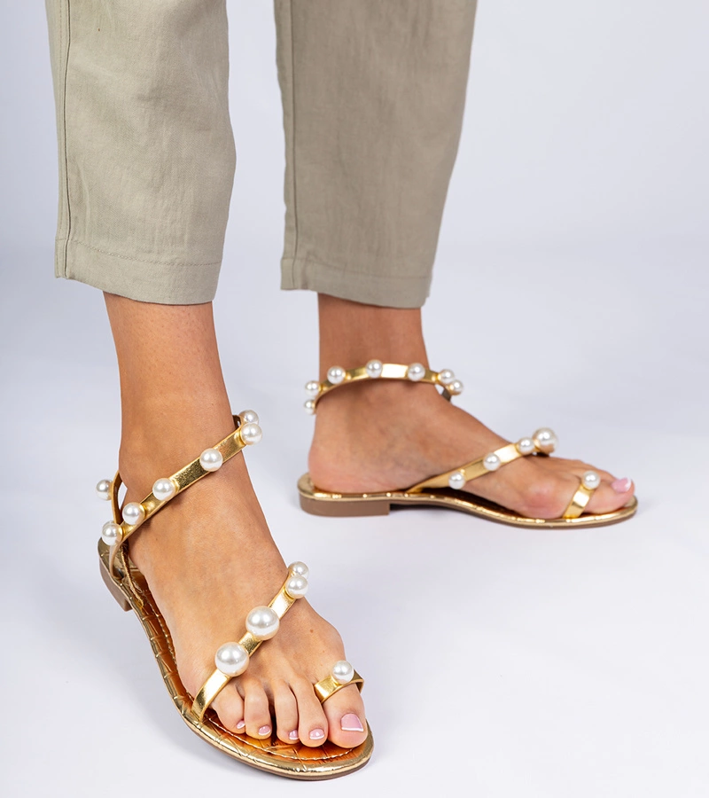 Zlaté dámské sandály zdobené perličkami Sarino