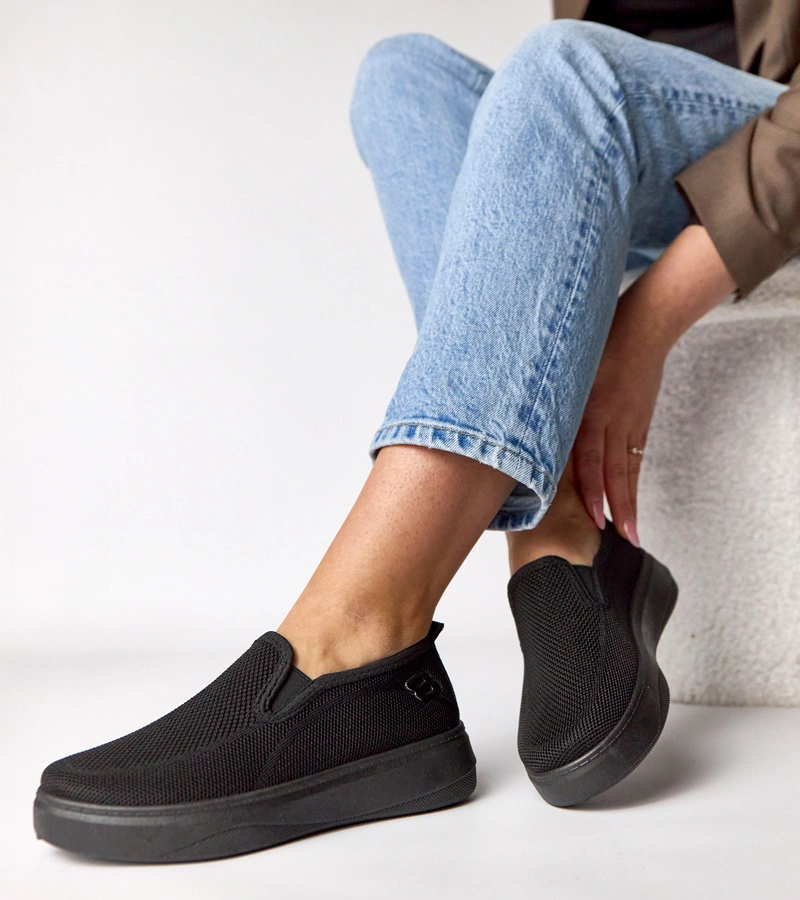 Černé látkové tenisky na klínku Céleste