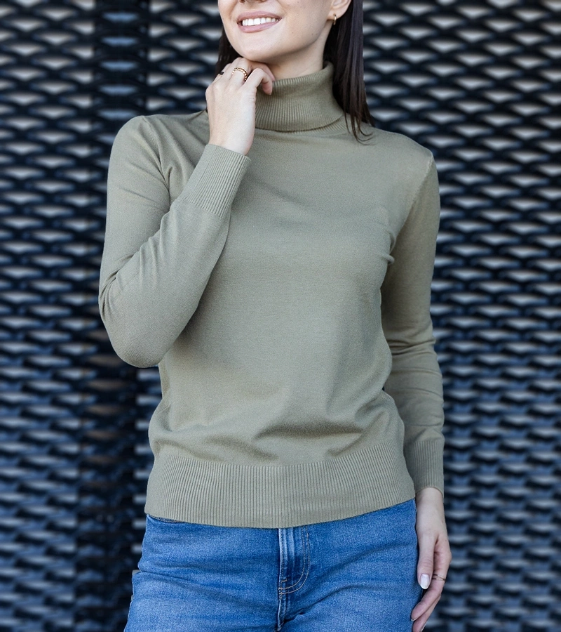 Zelený golf volného střihu Nida.