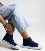 Námořnická modrá