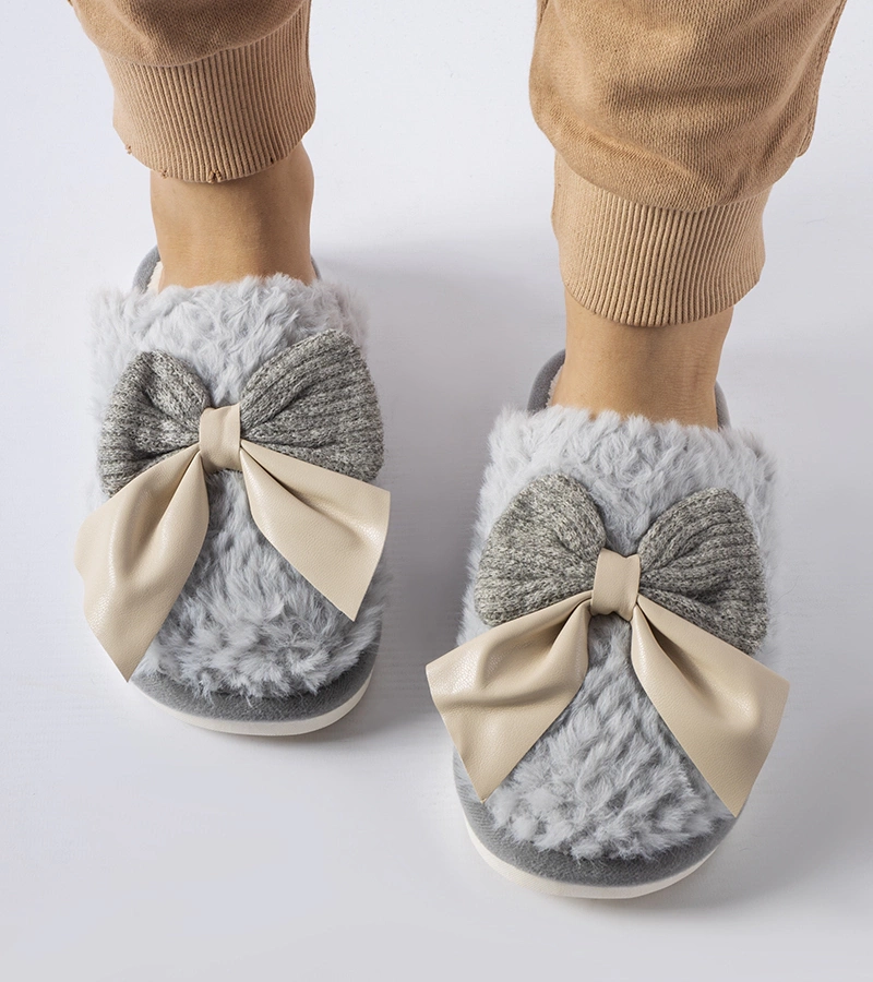 Šedé pantofle s elegantními mašlemi Macaria