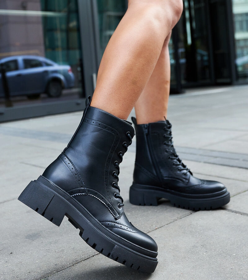 Černé kozačky zdobené prošíváním Nicla