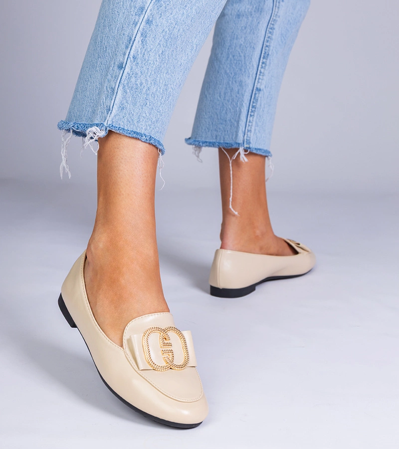 Béžové dámské mokasíny se zlatou ozdobou Frada