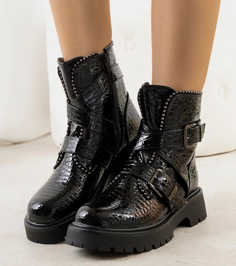 Černě lakovaný boty Helia