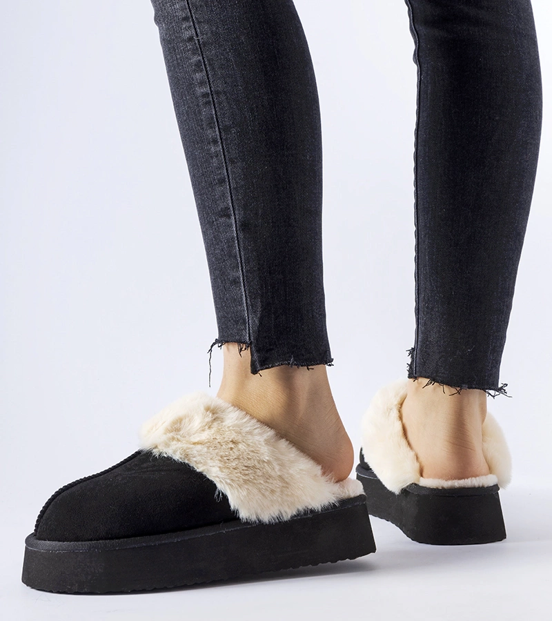 Černé pantofle s jasným kožešinkem Andonno