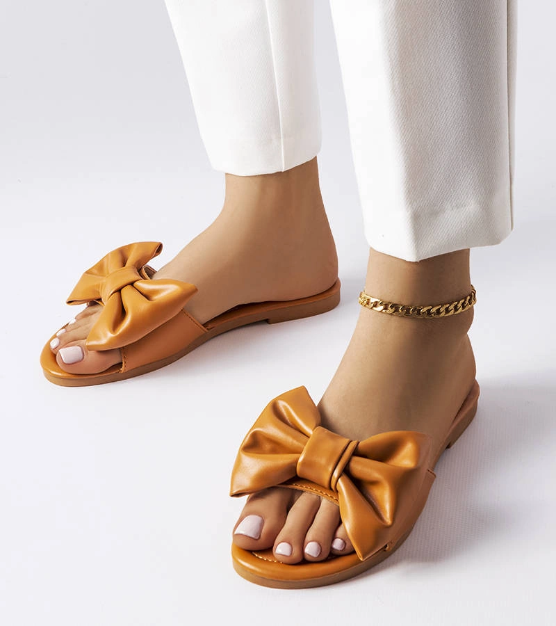 Hnědé elegantní žabky s mašlí Garnier