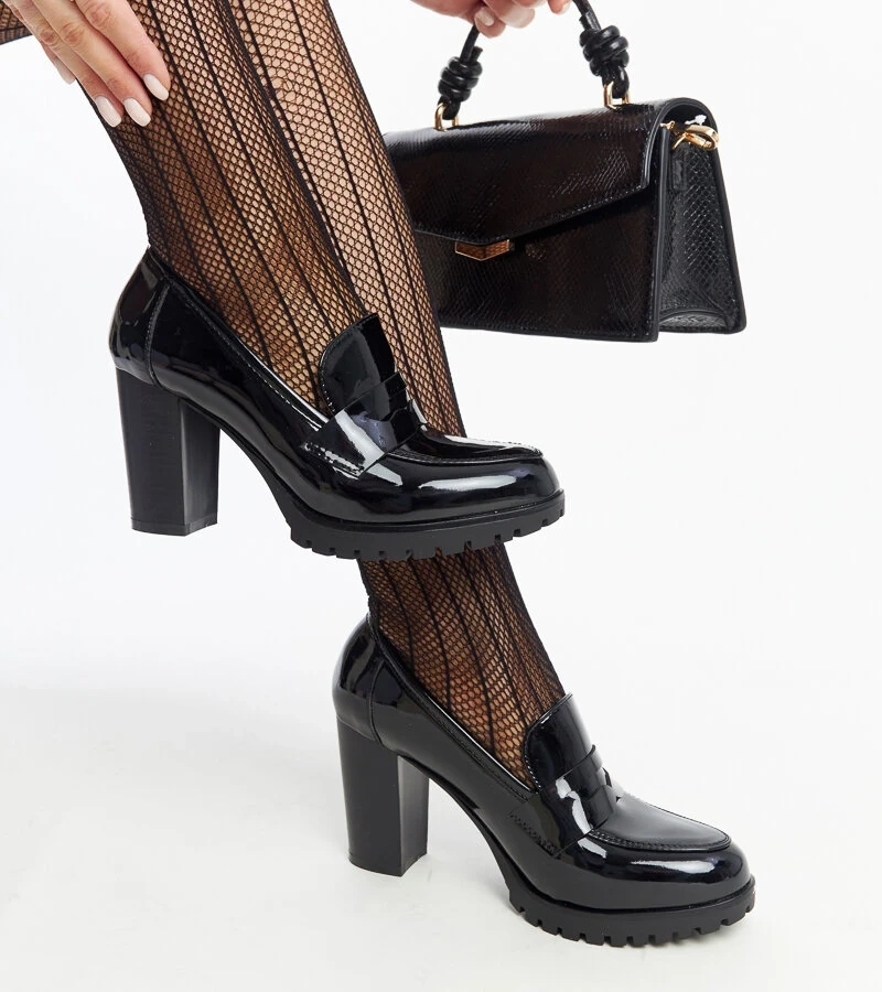 Černé lakované lodičky na podpatku Licoletta