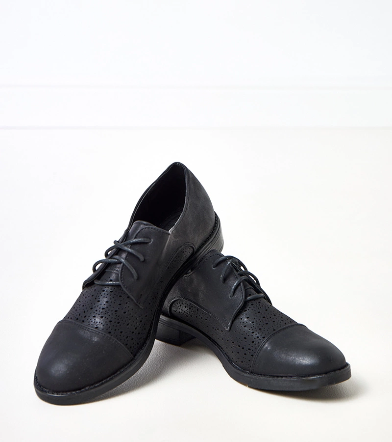 Černé ažurové polobotky Sidney