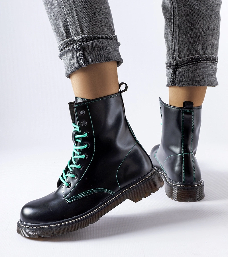 Černé boty Rocco s dekorativní zelenou nití