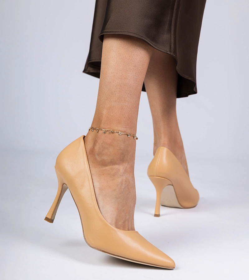 Hnědé klasické lodičky na jehlovém podpatku z eko kůže Kolly