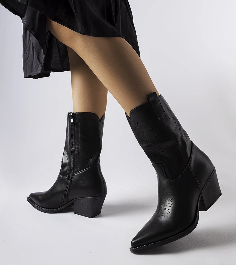 Černé kovbojky s ozdobným holením Leopardi