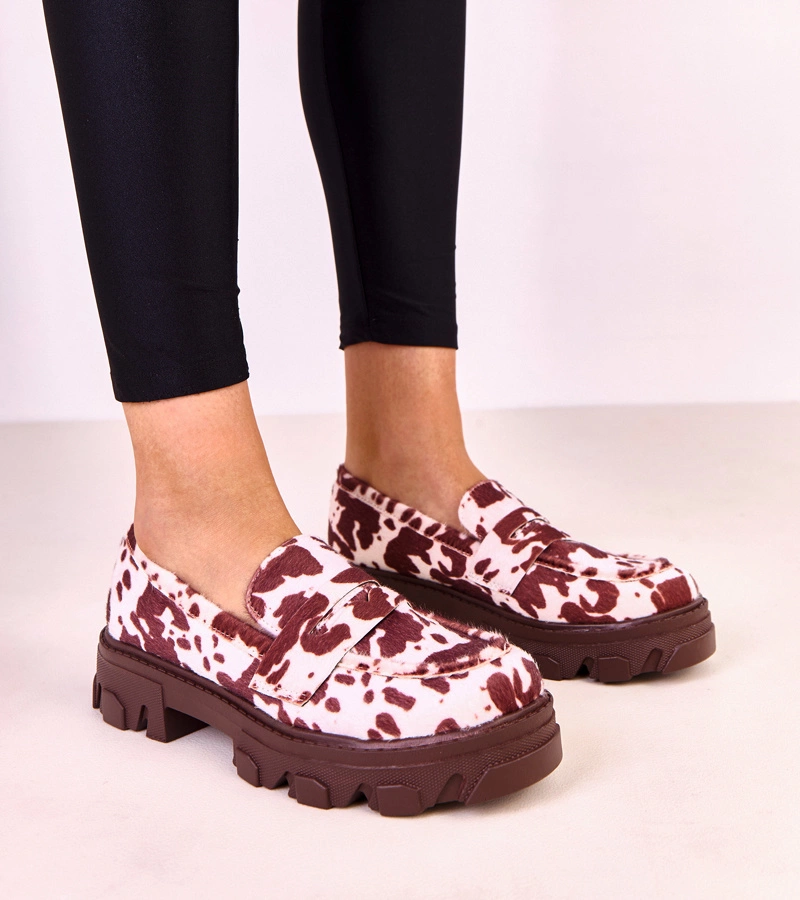 Hnědé dámské mokasíny s kravskými skvrnami Loles