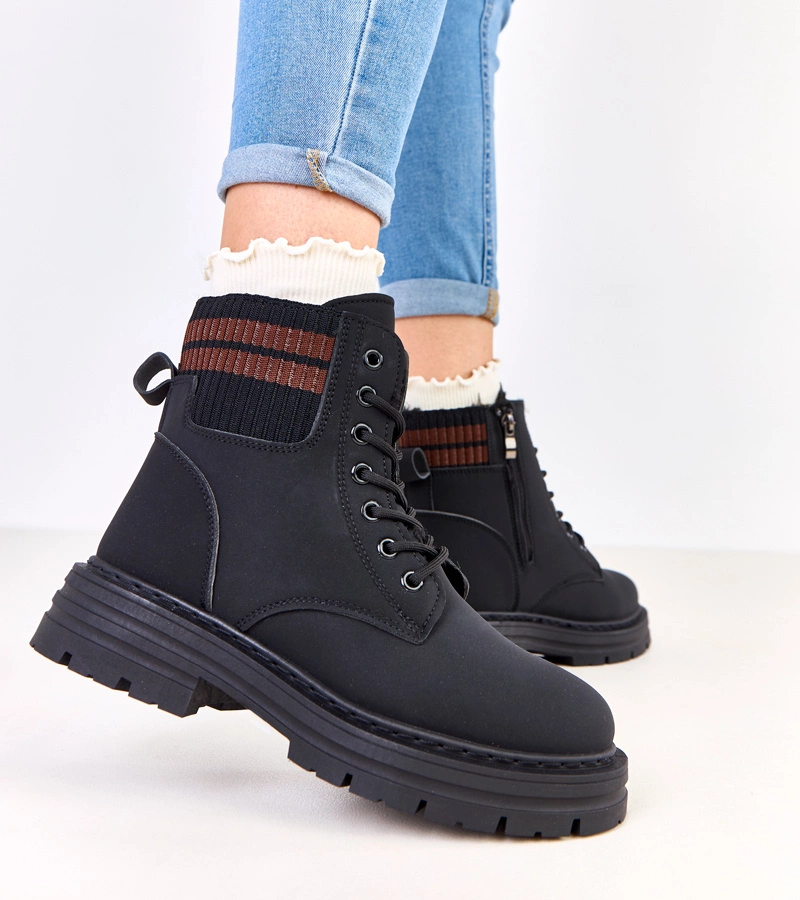 Černé zateplené matné ekokožené trapery Goles