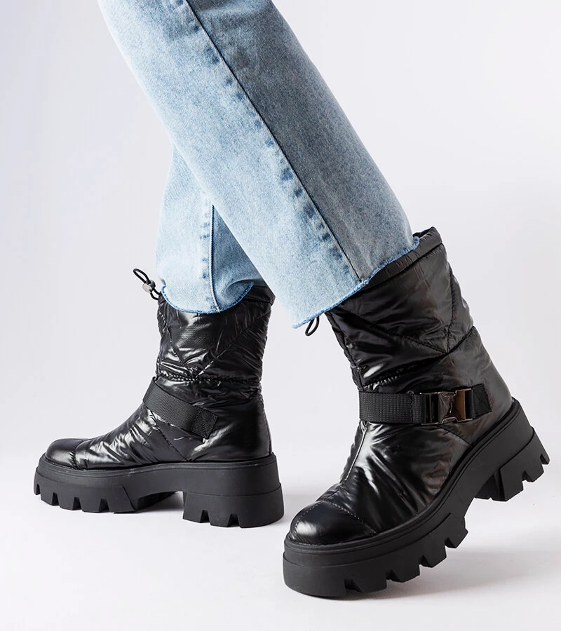 Černé lakované sněhule Ambretta