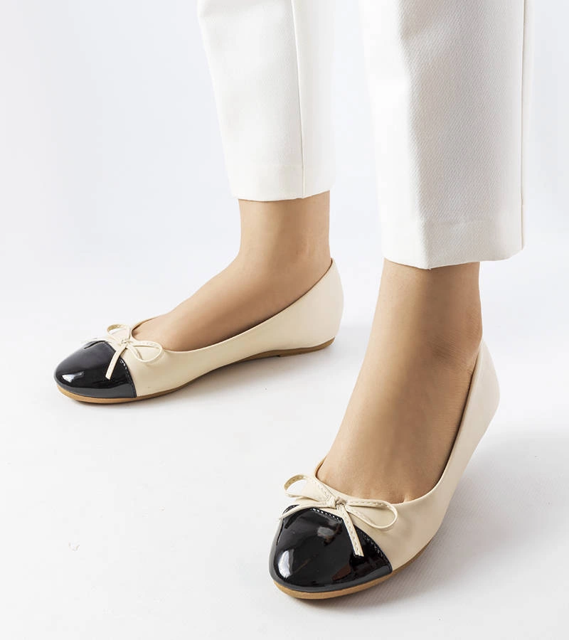 Béžové baleríny s lakovaným nosem Despins