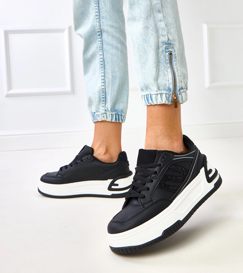 Černé tenisky na platformě zdobené kamínky Grima