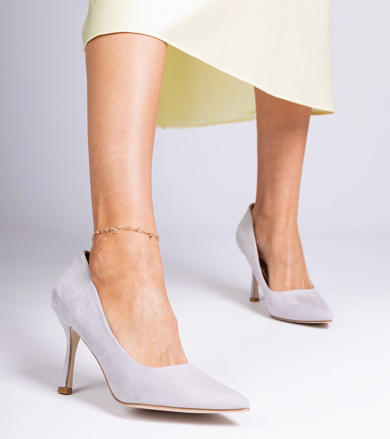 Šedé klasické lodičky na jehlovém podpatku z eko semiše Karisa