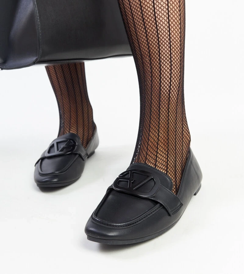 Černé mokasíny s přezkou Delgi