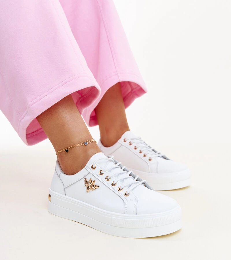 Bílé kůžené tenisky na tlusté podrážce Mikka