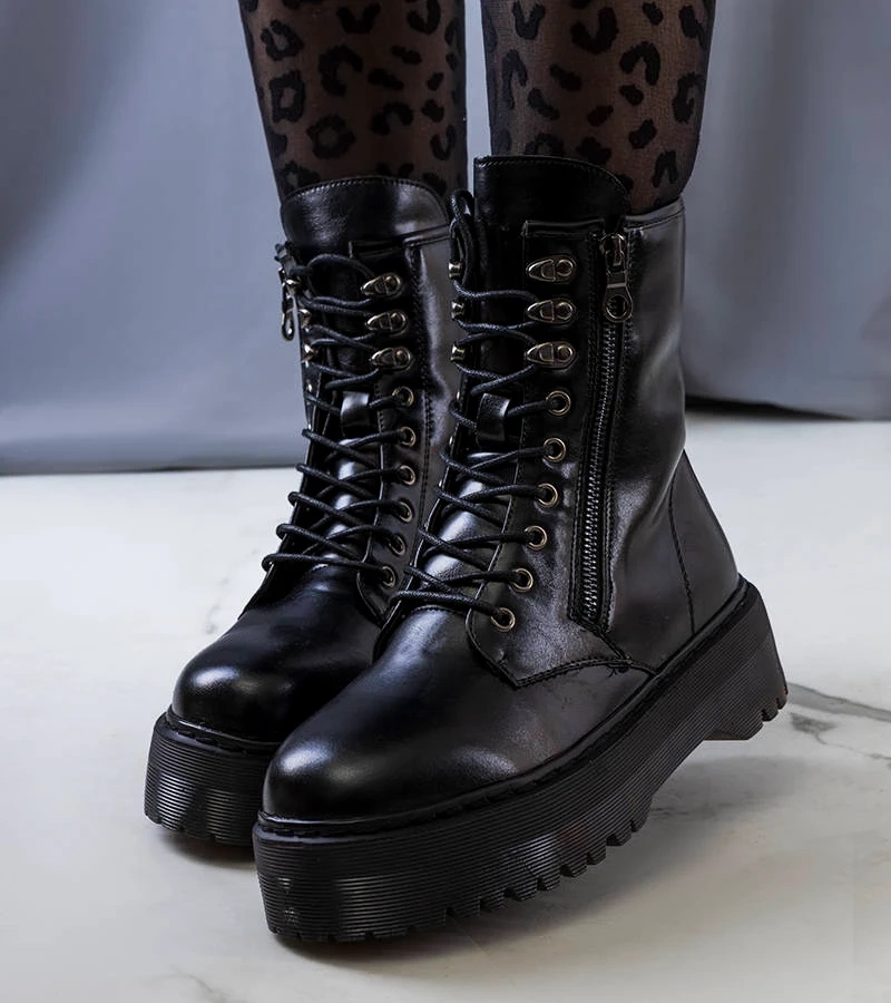 Černé zateplené trappery Isola