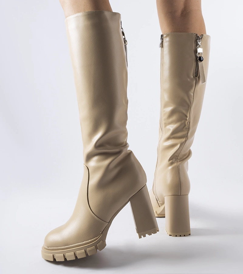 Hnědé teplé dlouhé kozačky na podpatku Cavalese