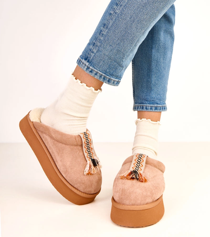 Tmavě béžové uzavřené pantofle s barevným vložkem Sarah