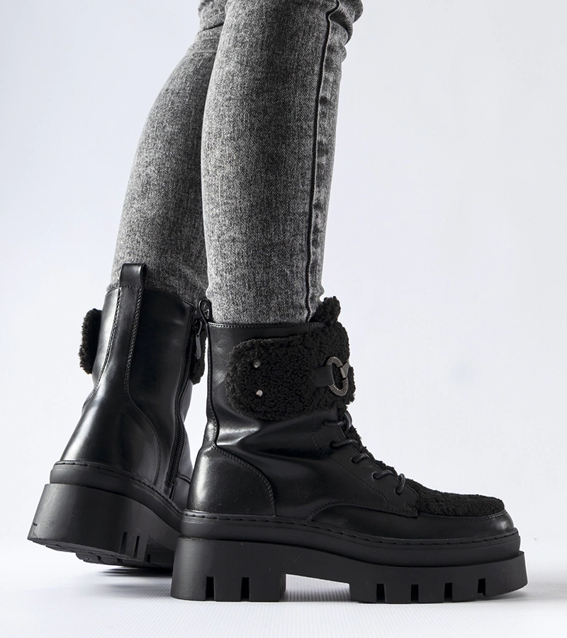 Černé izolované workery s přezkou Highland