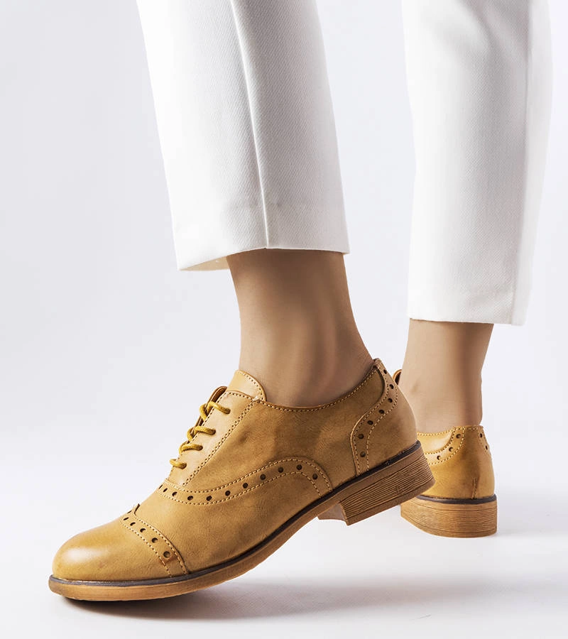 Hnědé oxfordky zdobené perforací Lizotte