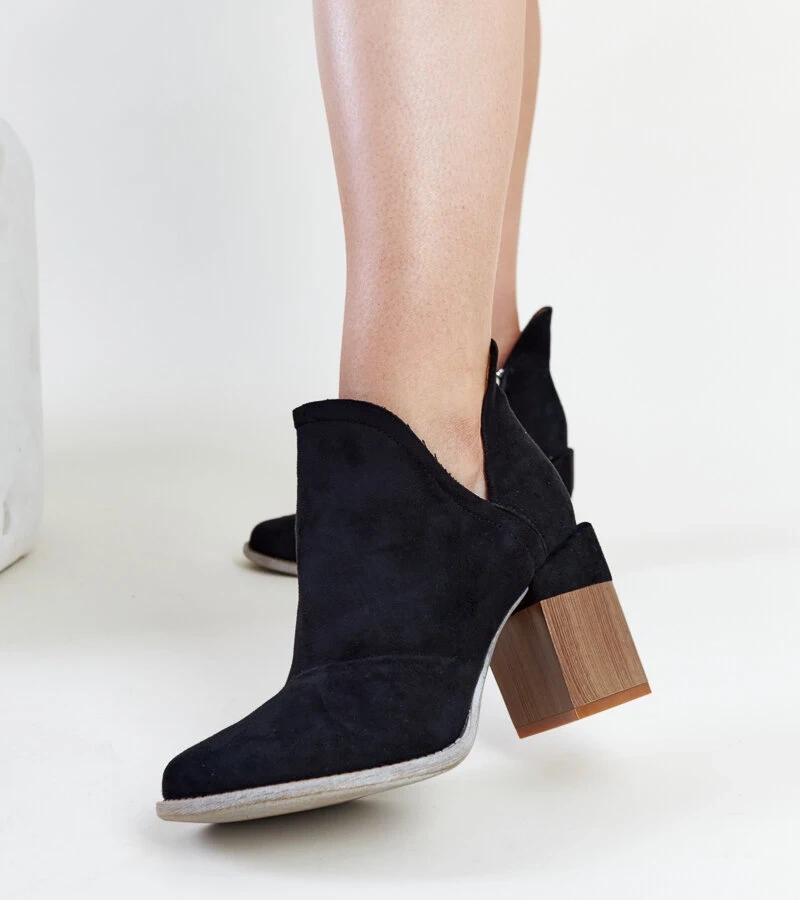 Černé asymetrické vlněné kotníkové boty Nadica