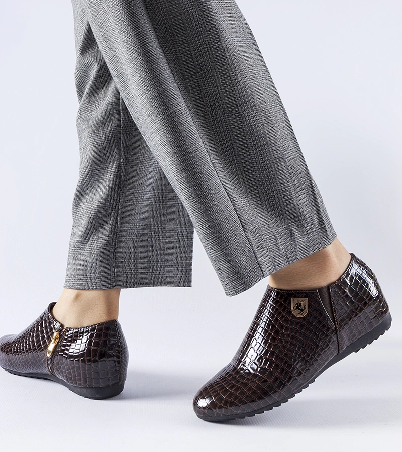 Hnědé lakované polobotky Nelec