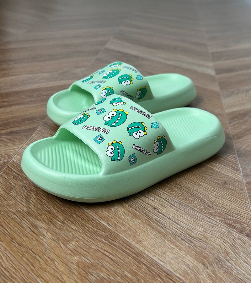 Zelené dětské pantofle s potiskem Dinos