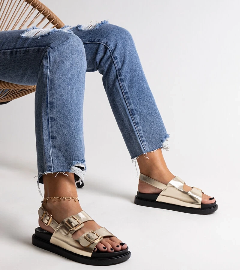 Zlaté sandály na platformě Bashera