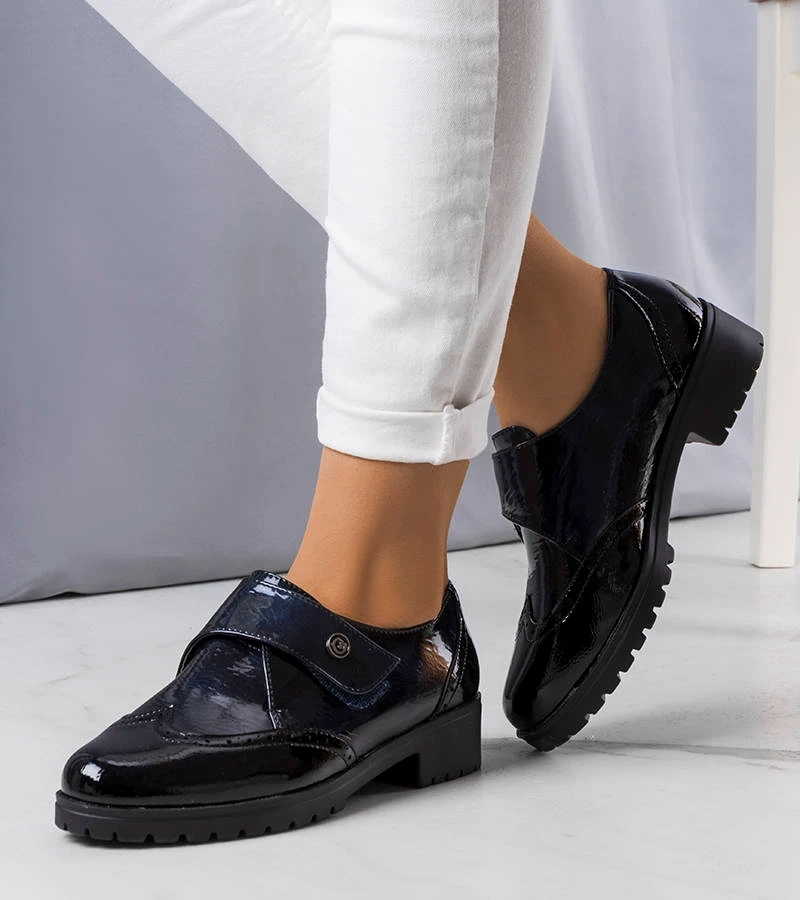 Tmavě modré lakované polobotky Bateli