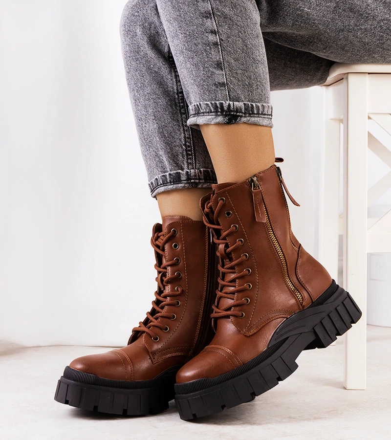 Černě lakovaný boty Inark