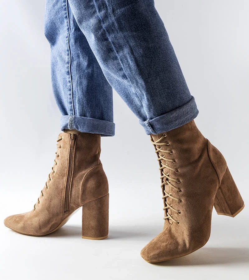 Drouins béžové šněrovací boty na jehlovém podpatku