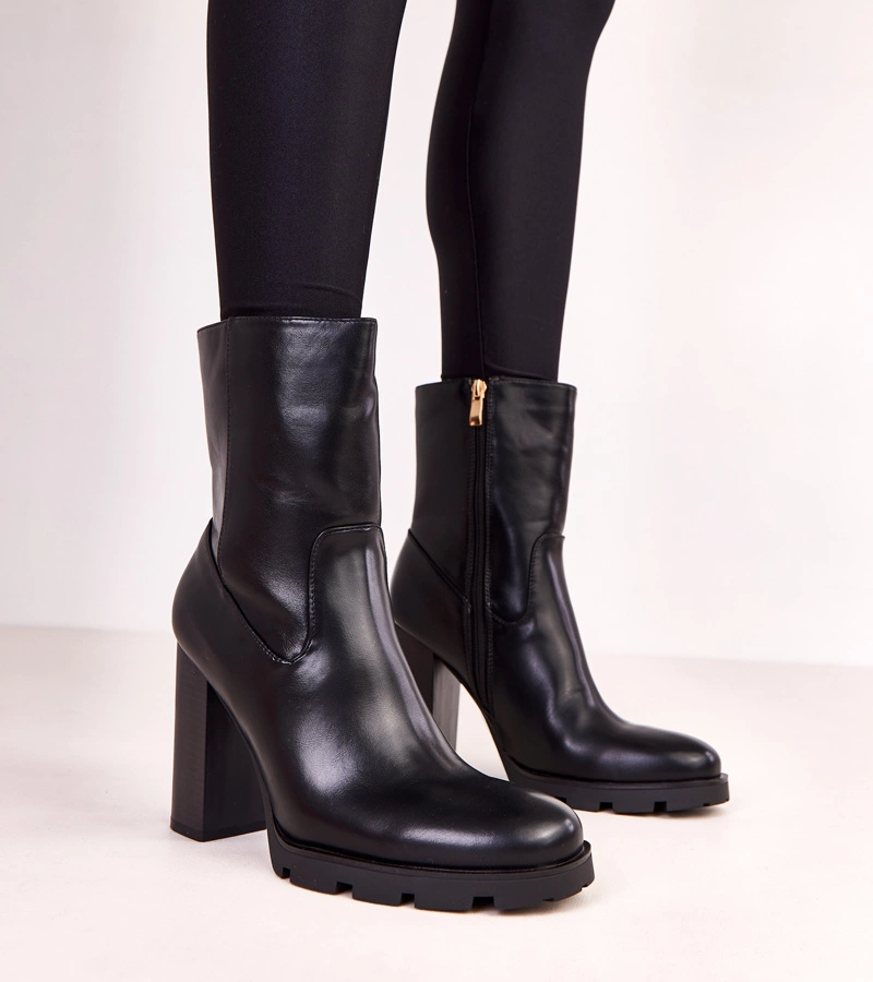 Černé dámské kotníkové boty na podpatku Wendora