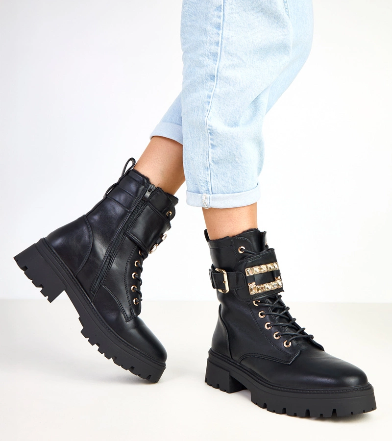 Černé zateplené kotníkové boty na platformě zdobené kameny Dajana