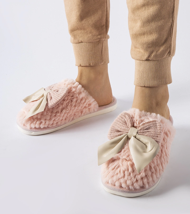 Růžové pantofle s elegantními mašlemi Macaria