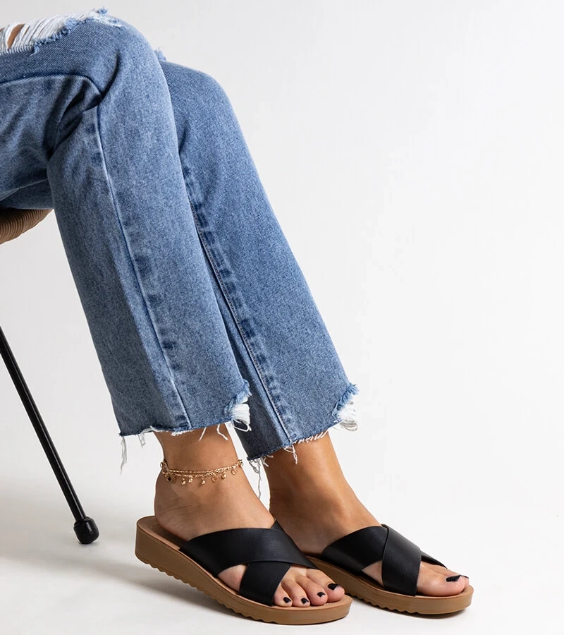 Černé platformové pantofle z ekokoži Burtuka