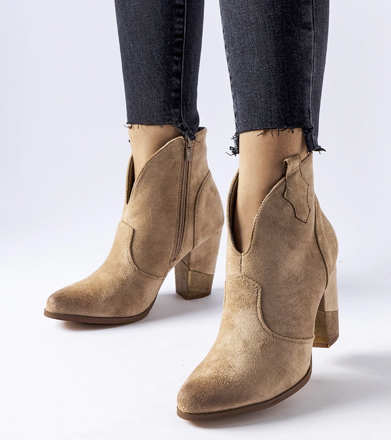 Beige vystřižené zateplené kovbojky Brunilde