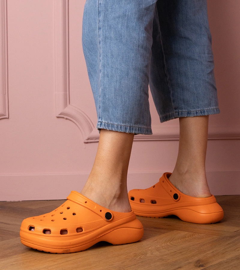 Oranžové uzavřené pantofle na platformě Kameris