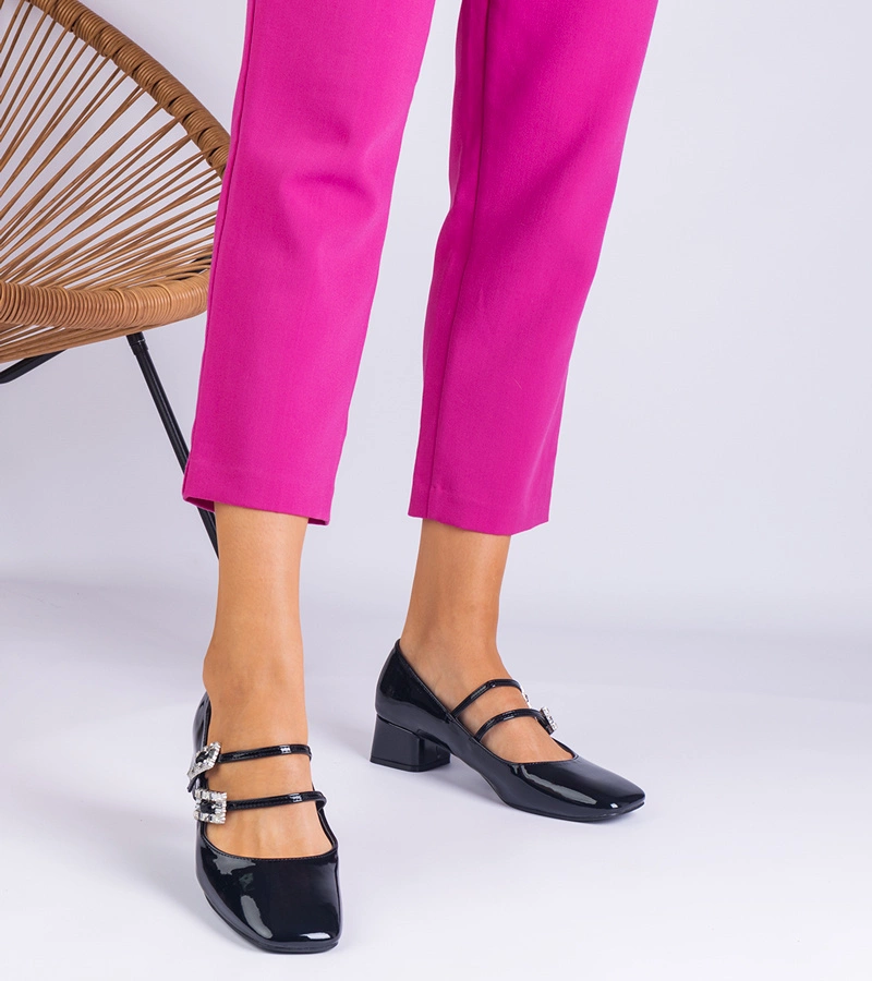 Černé lakované lodičky s přezkou s kamínky Viansol