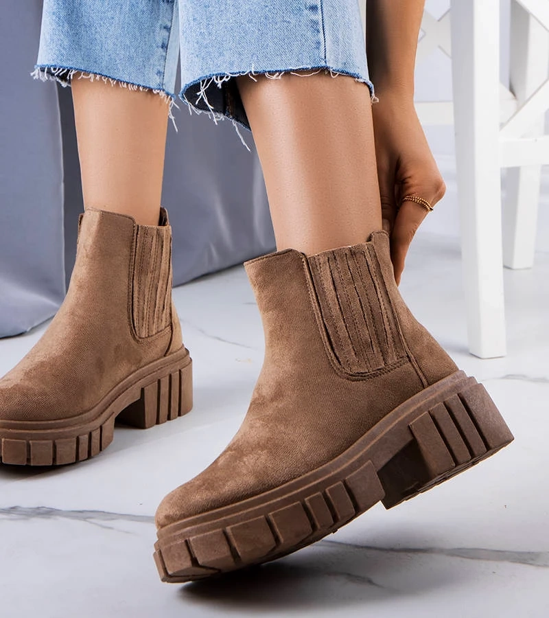 Hnědý izolovaný boty Leiva