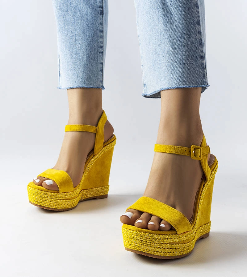 Žluté sandály na platformě Inala
